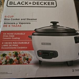 Black & Decker White Rice Cooker with Steamer. Brand New